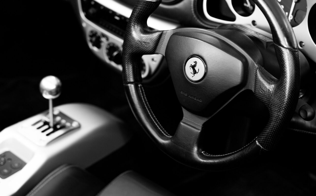 mobil-mewah-1284x800.jpg